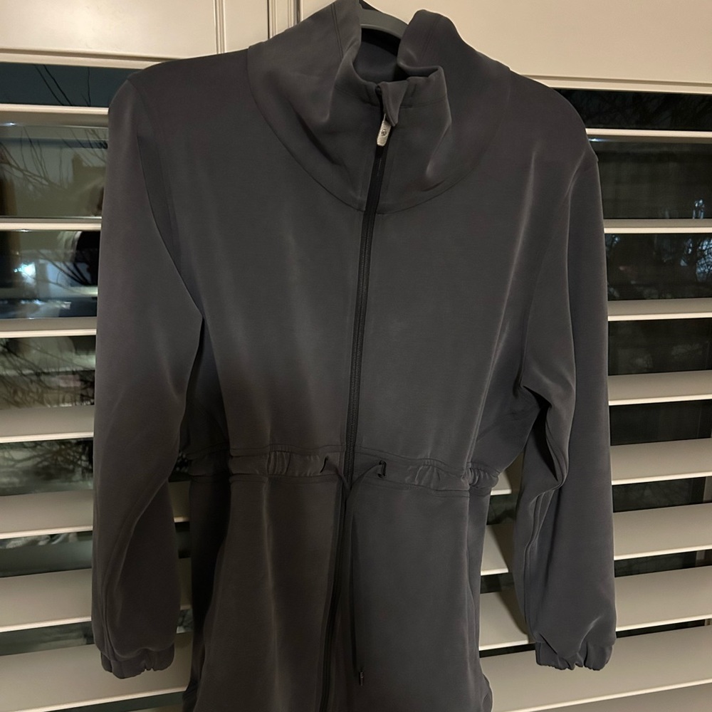 Lululemon cinch waist Softstreme jacket